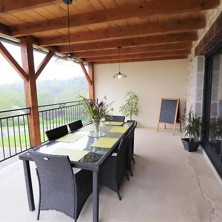Maison De Caractere Avec Piscine Privee, Terrasse Et Jardin Au Coeur Du Cantal - Fr-1-742-73 Holiday home