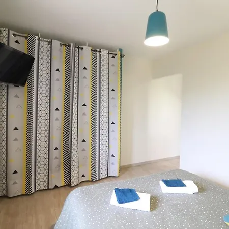 Maison De Caractere Avec Piscine Privee, Terrasse Et Jardin Au Coeur Du Cantal - Fr-1-742-73 Holiday home *