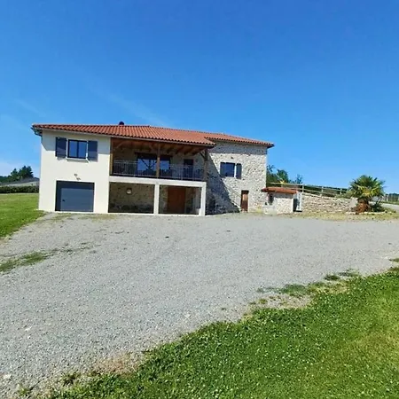 Maison De Caractere Avec Piscine Privee, Terrasse Et Jardin Au Coeur Du Cantal - Fr-1-742-73 Holiday home