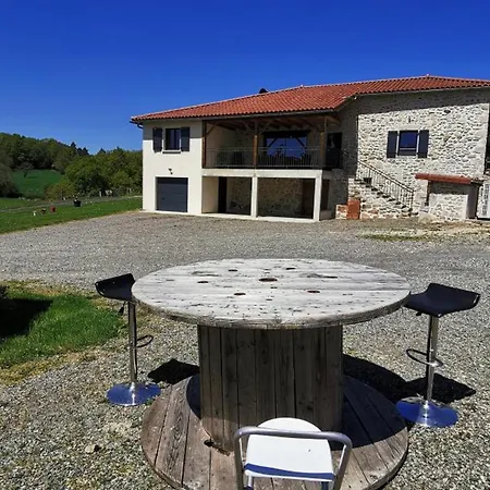 Maison De Caractere Avec Piscine Privee, Terrasse Et Jardin Au Coeur Du Cantal - Fr-1-742-73 Holiday home *
