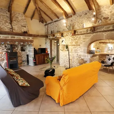 Maison De Caractere Avec Piscine Privee, Terrasse Et Jardin Au Coeur Du Cantal - Fr-1-742-73 Parlan