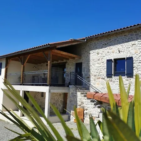 Maison De Caractere Avec Piscine Privee, Terrasse Et Jardin Au Coeur Du Cantal - Fr-1-742-73 *