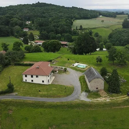 Holiday home Maison De Caractere Avec Piscine Privee, Terrasse Et Jardin Au Coeur Du Cantal - Fr-1-742-73